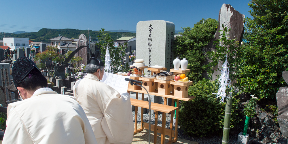 富士大宮司家墓前祭